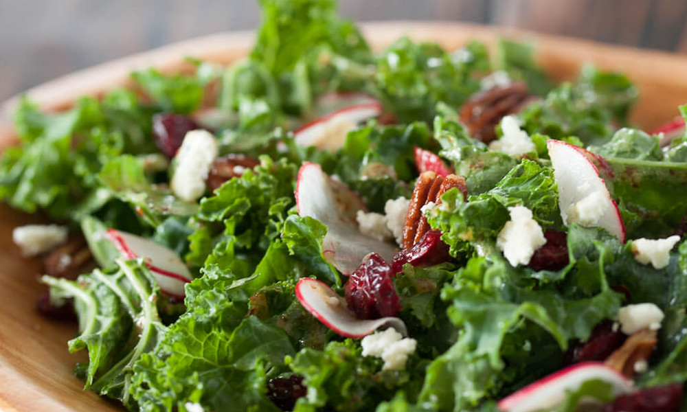 raw kale is the source of many antioxidants